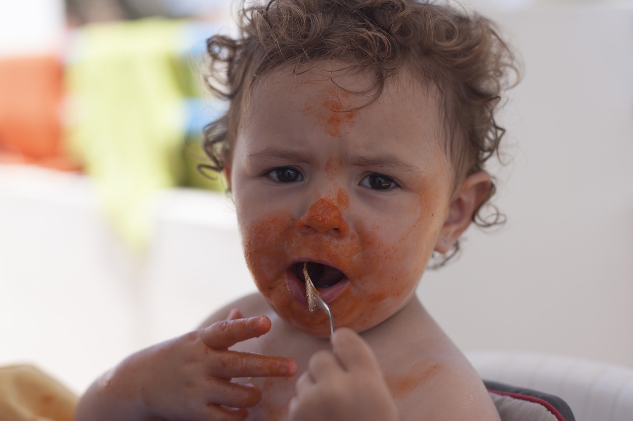 little girl, eating, tomato-1674020.jpg